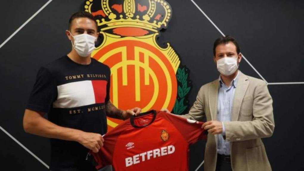 El Mallorca y el defensa español Antonio Raíllo han alcanzado un acuerdo por el cual el central amplia su contrato con el club balear tres temporadas más, hasta el 30 de junio de 2024. Raíllo acumula ya 133 partidos oficiales con la camiseta bermellona, en los que ha marcado un total de 6 goles.