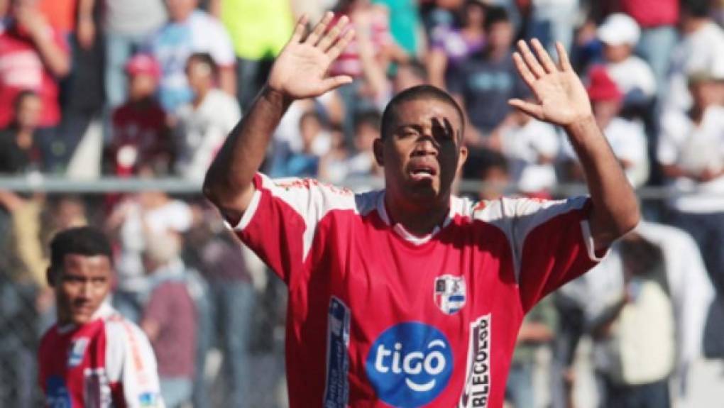 Ney Costa: Brasileño que llegó en el 2004 a Honduras, pasó por clubes como Vida, Deportes Savio, Real España, Hispano, Atlético Olanchano. Decidió quedarse en Honduras.