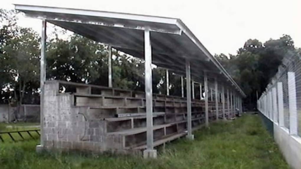 Las graderías del estadio Milton Flores reciben mejoras.