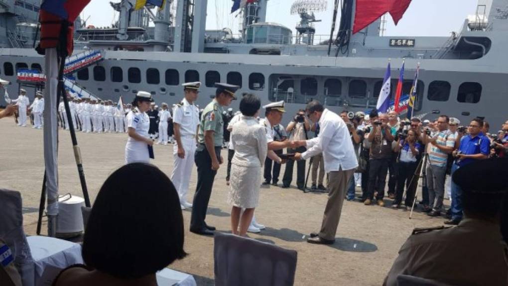 A los cadetes taiwaneses se les recibió con una ceremonia de bienvenida por parte de las autoridades civiles y militares de Honduras.