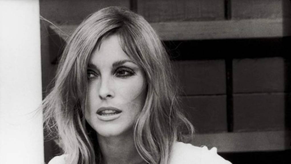 Asesinaron a siete personas para provocar una guerra racial. La mayoría de sus víctimas estaban relacionadas con el mundo del cine, entre los asesinados figuraba la actriz Sharon Tate.