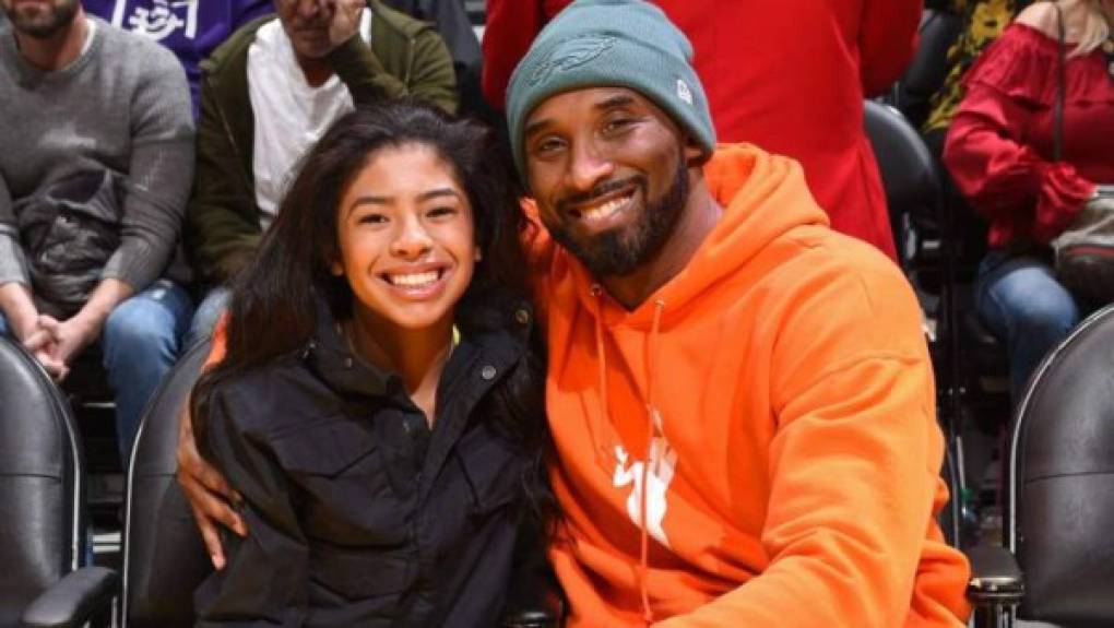 Kobe Bryant murió junto a su hija y otras siete personas más en un fatal accidente de helicóptero.