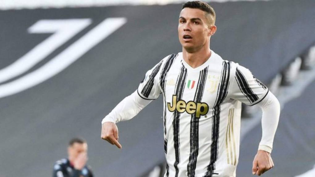 2. Cristiano Ronaldo (Juventus) - El delantero portugués, a sus 36 años, lidera 'Capocannoniere' de la Serie A con 25 goles. Ya Messi se le puse a la par en la clasificación de la Bota de Oro 2020-2021.