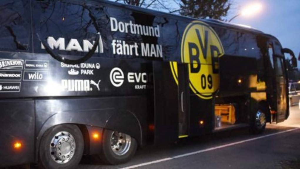 11 de abril de 2017, Dortmund, Alemania.<br/>Ataque con disparos al autobús que conducía al equipo de fútbol Borussia Dortmund, que jugaba un partido de cuartos de final de la Champions League. En el ataque resultó herido el jugador español del Borussia, Marc Bartra.