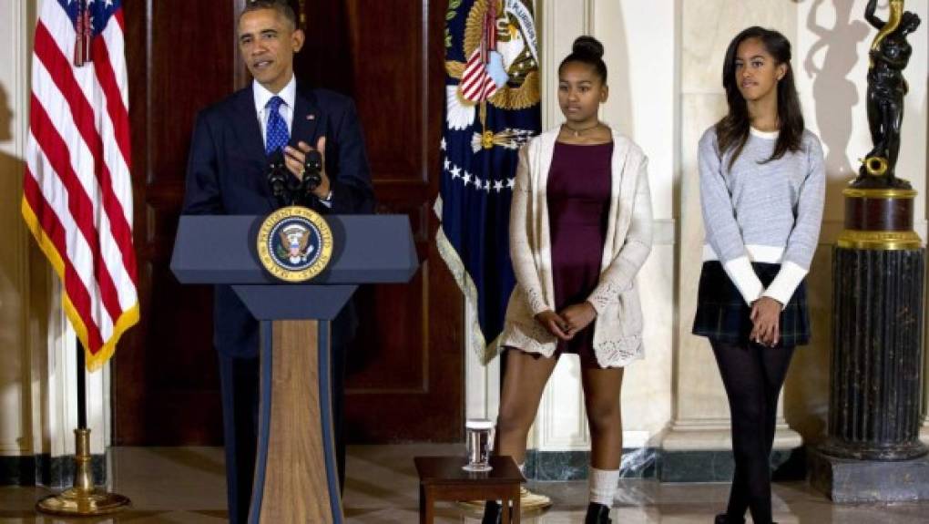 Las adolescentes no han escapado a las críticas y fueron señaladas por aparecer 'un poco aburridas' durante la tradicional cena de Acción de Gracias en la Casa Blanca.