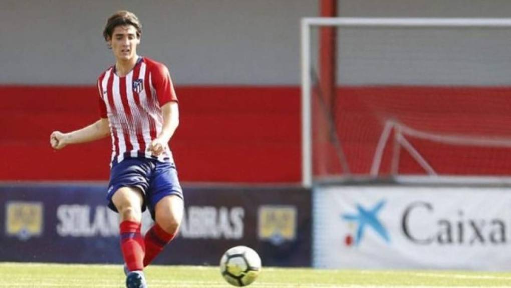 El Atlético de Madrid anunció el traspaso al Levante del central de la cantera Alfredo Pedraza, de 19 años, que durante esta temporada estuvo cedido hasta el 30 de junio en el CF La Nucía (Alicante) de Segunda 'B'.