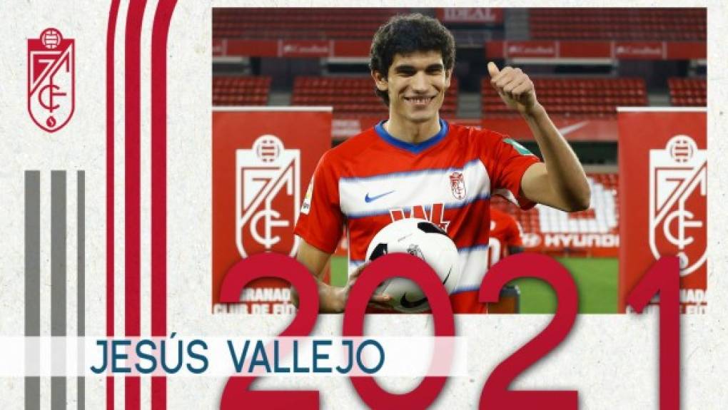 El Real Madrid y el Granada han llegado un acuerdo para que Jesús Vallejo vuelva en calidad de cedido al equipo nazarí. El central de 23 años jugará una temporada más en el club rojiblanco tras llegar a un acuerdo ambos clubes que ata al jugador al Granada hasta el 30 de junio de 2021.<br/><br/>Esta temporada, el central aragonés ha disputado 14 partidos con el Granada sumando 881 minutos y la campaña que viene tendrá oportunidad de disputar competición europea tras la clasificación del club andaluz para la previa de la Europa League.