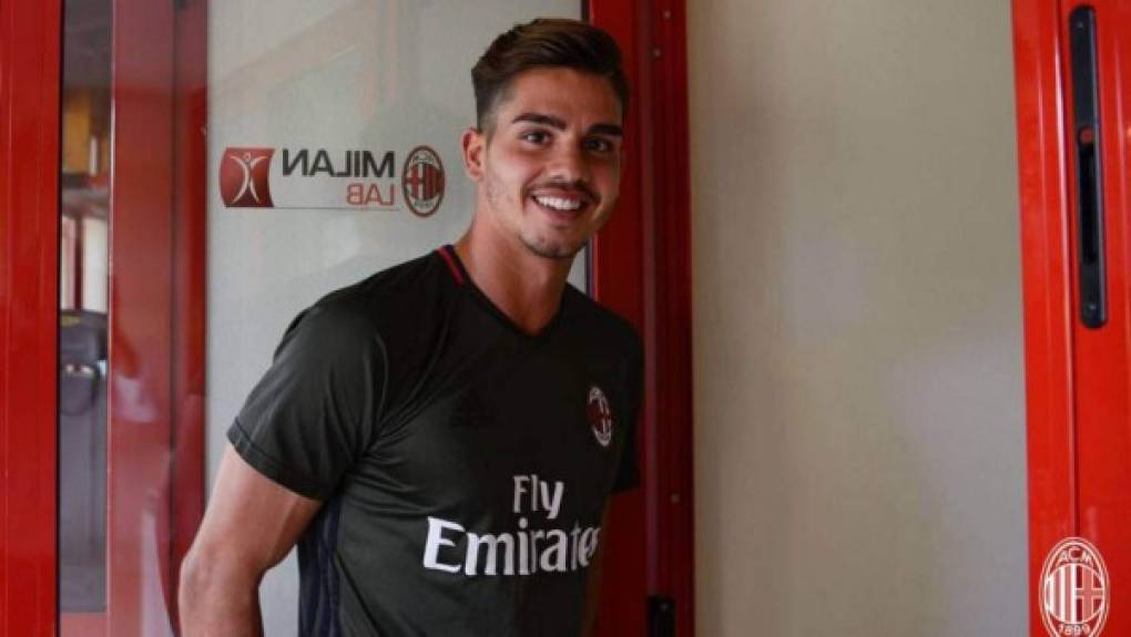 André Silva: El delantero portugués podría llegar a la Liga de España y jugar en el Valencia ya que no entra en los planes del AC Milan.