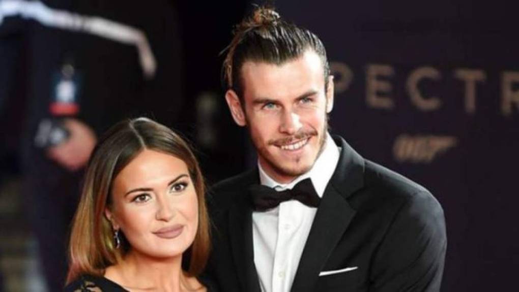 Gareth Bale vive junto a su esposa, Emma Rhys-Jones en Madrid, una ciudad a la que ya están adaptados. Hoy el medio británico The Sun ha realizado un reportaje en el que ahonda en la vida del futbolista galés y en sus posesiones.