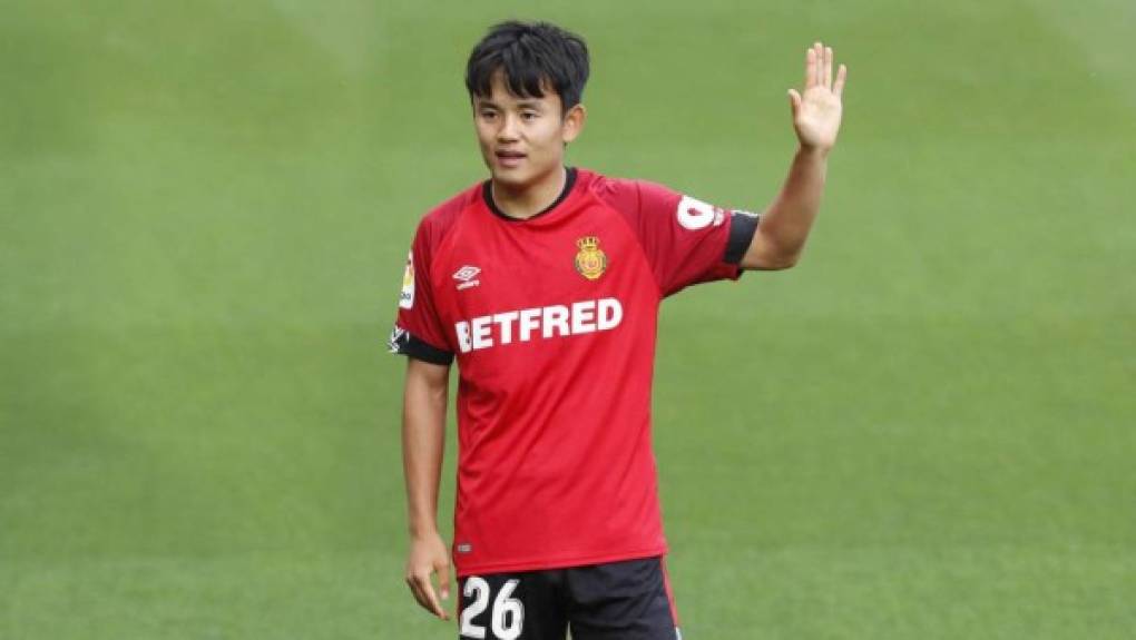 A Takefusa Kubo le sale otro pretendiente. A lo largo de las últimas semanas se destacaba al Sevilla como uno de los mejores posicionados para lograr la incorporación del japonés (cedido al Mallorca por el Real Madrid), pero fuera de la Liga Española también se ha hablado del Ajax como un candidato fuerte. Y este martes la prensa holandesa insiste en este supuesto, asegurando que el conjunto de Amsterdam aprieta para hacerse con la cesión de Kubo para las dos próximas temporadas.