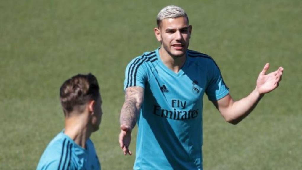 El Real Madrid quiere dar salida a Theo Hernández. Así lo informa el diario Marca que asegura que el conjunto blanco estaría pensando en aligerar el lateral izquierdo con la salida del francés tan solo un año después de su llegada.