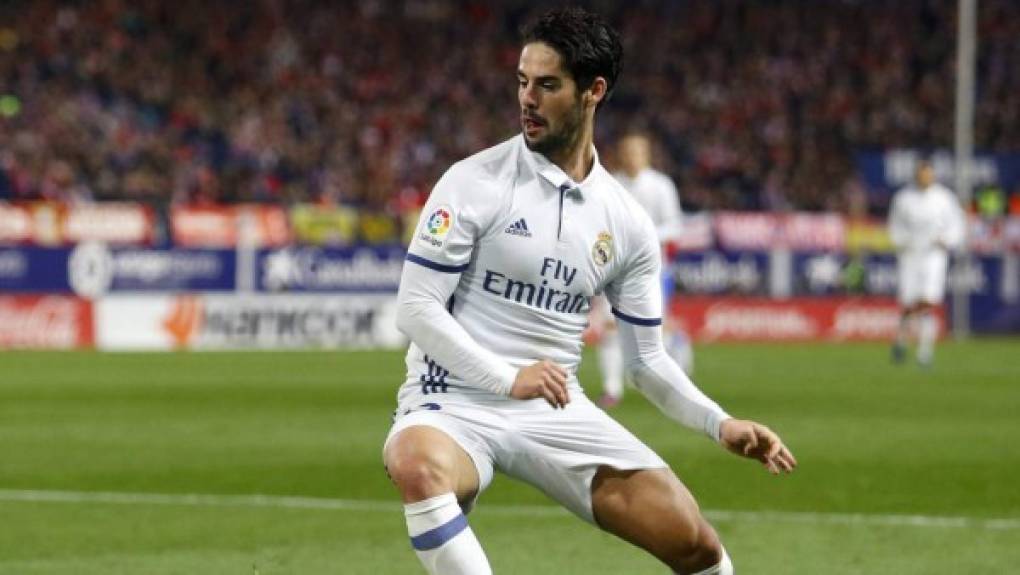 Isco Alarcón tendría ya una oferta del FC Barcelona. Se trata de una primera tentativa y, aunque evidentemente se prevé difícil, el jugador del Real Madrid no descarta ningún escenario. El club azulgrana ofrece 20 millones de euros por el madridista, según medios españoles.