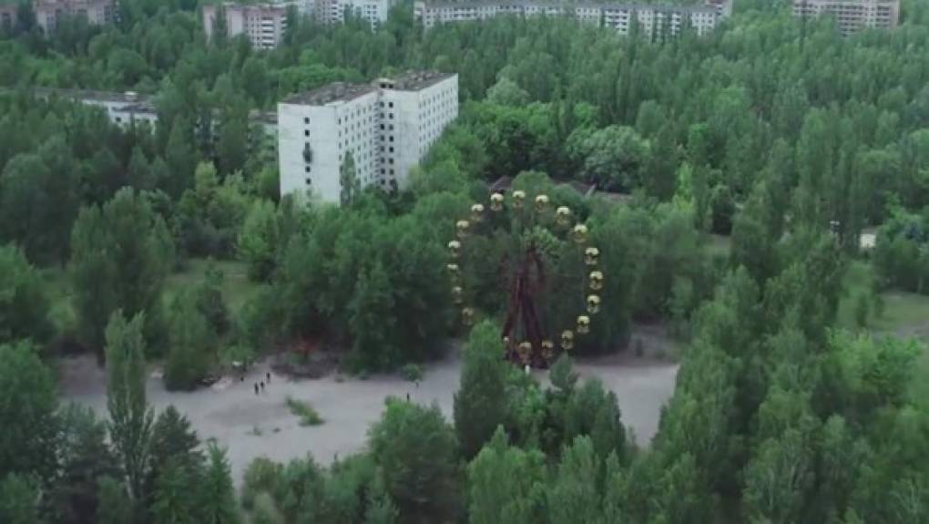 Las llamas se propagaron en más de 100 hectáreas en la parcela forestal situada en torno a la central nuclear, a unos cien kilómetros al norte de la capital, Kiev.
