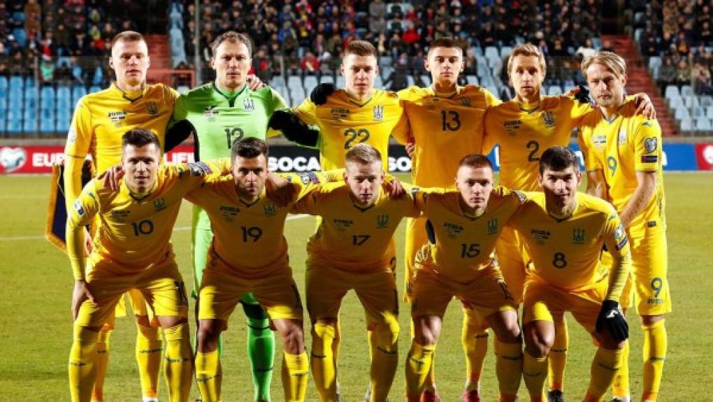 Ucrania - Esta es la primera vez que la selección ucraniana se clasifica directamente para una Eurocopa. En 2012 fue coanfitriona y en 2016 venció a Eslovenia en los play-offs para obtener su pase al torneo.