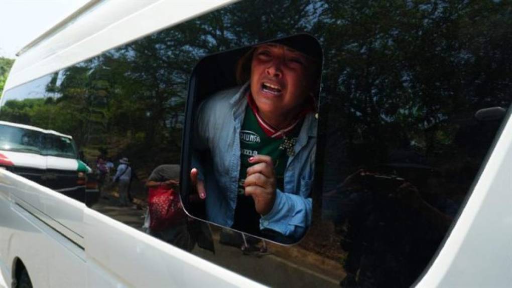 En un vano intento por impedir su arresto, los migrantes ruegan llorando a las autoridades mexicanas permitirles seguir con su trayecto hacia EEUU ya que enfrentan 'amenazas de muerte' si regresan a sus países de origen.