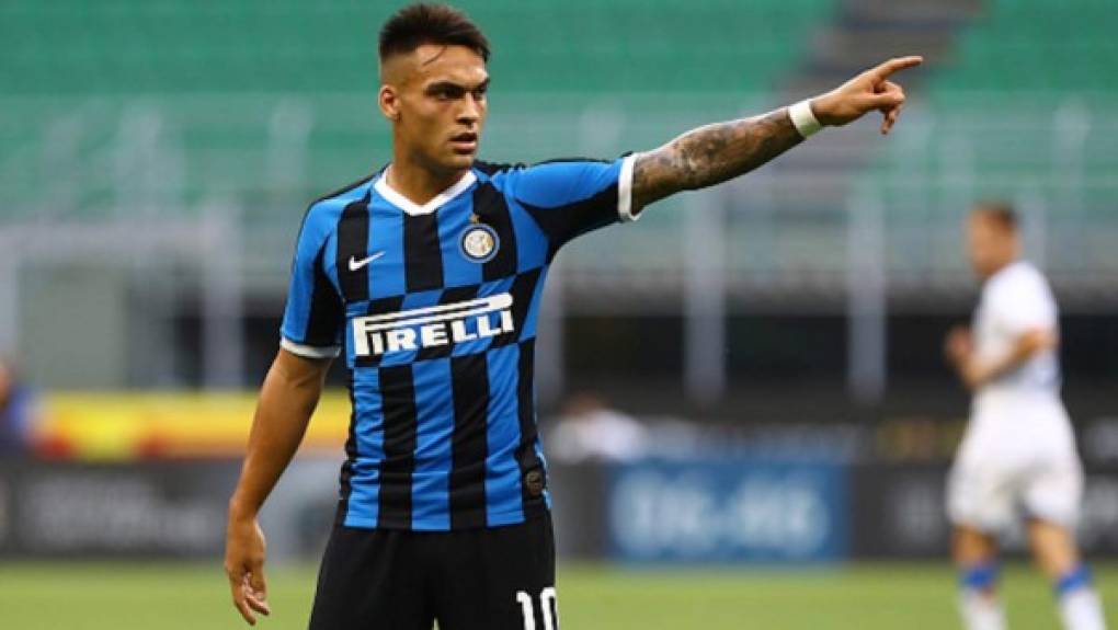 El Manchester City se entromete en el fichaje de Lautaro Martínez por el Barcelona. Uno de los grandes objetivos que se ha marcado ahora el club inglés es el del argentino. En el equipo le ven como el recambio ideal para el 'Kun' Agüero, según informa 'Sky Sports'. <br/><br/>En dicha información se explica que Lautaro Martínez se ha negado a renovar con el Inter por el interés del Barcelona en contratar sus servicios. Pero en el City conocen los problemas económicos que tiene el Barça y creen que ellos están en mejor situación para afrontar un fichaje de más de 100 millones de euros.