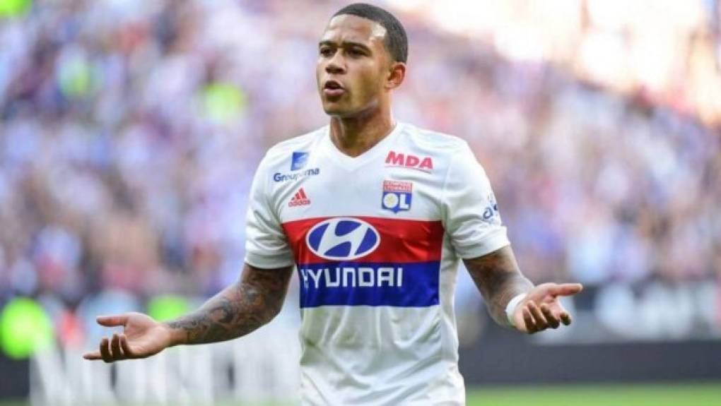 Memhphis Depay podría finalmente quedarse en la Ligue-1, después de haber sido pretendido por el Barcelona. Según informa eldiario 'L'Équipe', El holandés habría comunicado a su círculo más cercano su intención de quedarse en el Lyon y cumplicar con el contrato que le une al conjunto galo hasta junio de 2021.