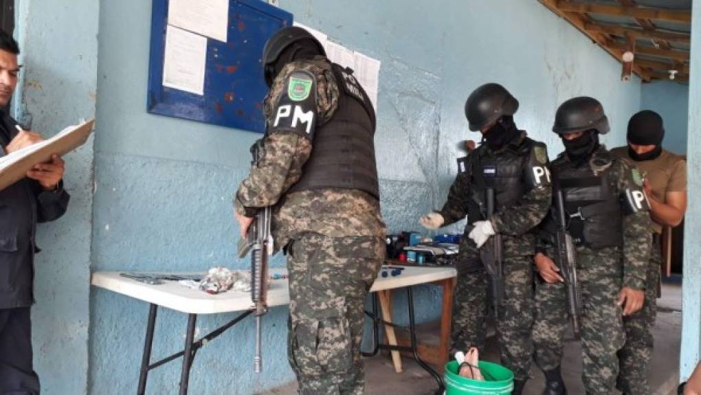 La Policía Militar, Policía Preventiva y de la Fuerza Nacional Antiextorsión (FNA) realizó operativo sorpresa en la mañana de este miercoles en el barrio Inglés centro penal de La Ceiba y en la granja penal de El Porvenir.