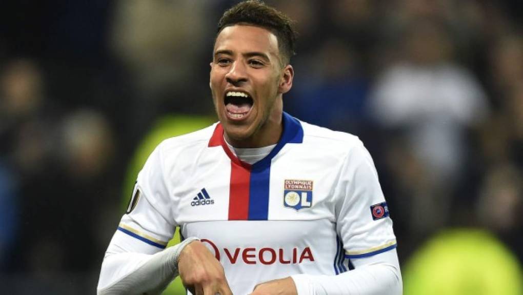 Según la Gazzetta dello Sport, al centrocampista del Olympique de Lyon, Corentin Tolisso, no paran de salirle pretendientes. El último equipo que ha mostrado interés por este jugador de 22 años es el Inter de Milán, que se ha unido a otros clubes, como Arsenal y Juventus, que le tienen en la agenda.