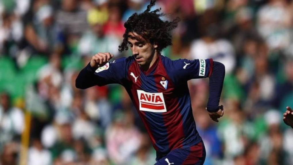 El Eibar ejerce la opción de compra sobre el carrilero zurdo Marc Cucurella por 2.000.000 €. La ficha le ha pertenecido al Barcelona.