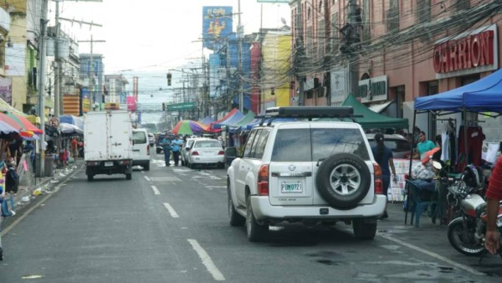 La Municipalidad de San Pedro Sula ha implementado la multa por mal estacionamiento con el fin de mantener el orden en el centro de la ciudad.<br/>El año pasado la multa era de 2,000 lempiras y aumentó L1,800 lempiras.
