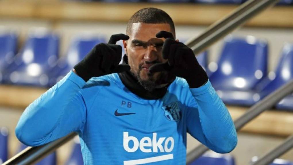 Kevin Prince Boateng:Increíblemente fue fichado por Barcelona procedente del Sassuolo de Italia, pero al final en el club catalán no seguirán contando con sus servicios para la próxima campaña por su bajo nivel.