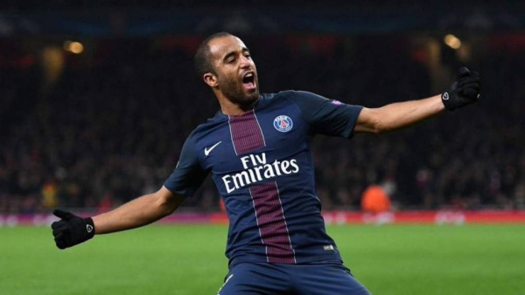 El brasileño del París Saint-Germain, Lucas Moura, ha estado en la ciudad deportiva del Tottenham Hotspur, al norte de Londres, para someterse a un reconocimiento médico y ultimar su fichaje por el club, según informan medios británicos. Moura, de 25 años, llegaría al Tottenham por un montante cercano a los 25 millones de libras (28,4 millones de euros) después de apenas contar esta temporada para el español Unai Emery en el equipo francés.