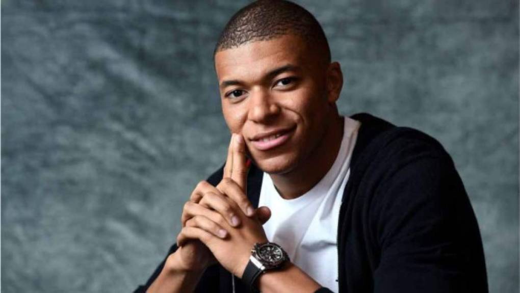 Real Madrid está dispuesto a tirar la casa por la ventana para fichar al francés Mbappé. El Madrid ya tuvo interés en contratar a Mbappé en el verano de 2017, pero entonces el delantero decidió quedarse en Francia para ingresar en las filas del club de su ciudad de infancia.