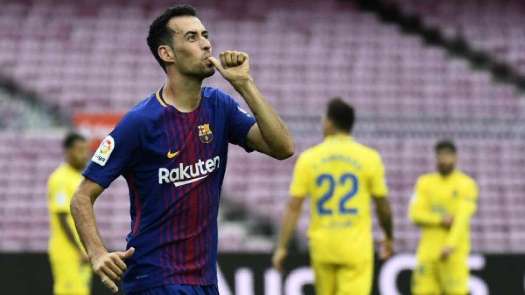 El mediocampista del Barcelona, Sergio Busquets, con contrato hasta 2021, reclama un aumento de sueldo de forma urgente en el club azulgrana, mientras el Manchester City está al acecho.