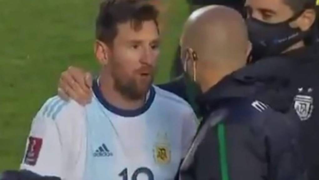 Lionel Messi se mostró enojado con un auxiliar del cuerpo técnico de la selección de Bolivia, el argentino Lucas Nava. Curiosamente la persona que estuvo peleando con el crack rosarino es uno más de sus admiradores.
