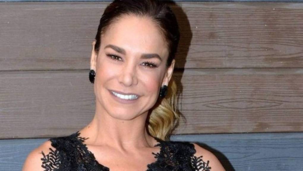 La actriz y bailarina cubana recurrió al botox y al bisturí para transformar su imagen, pero el resultado lejos de gustar ha causado preocupación por Vega.