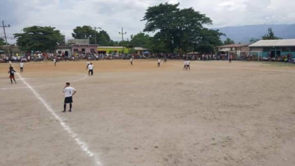 ¿Cómo se jugará fútbol acá? Esta cancha está ubicada en La Sabana, Comayagua.
