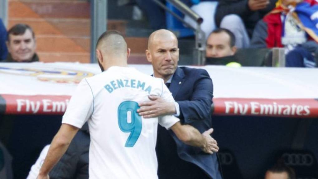 Cabe señalar que Zidane siempre ha defendido a Benzema pero al final estaría cediendo para que se marche el delantero. Además de que la afición no está contenta con su rendimiento.
