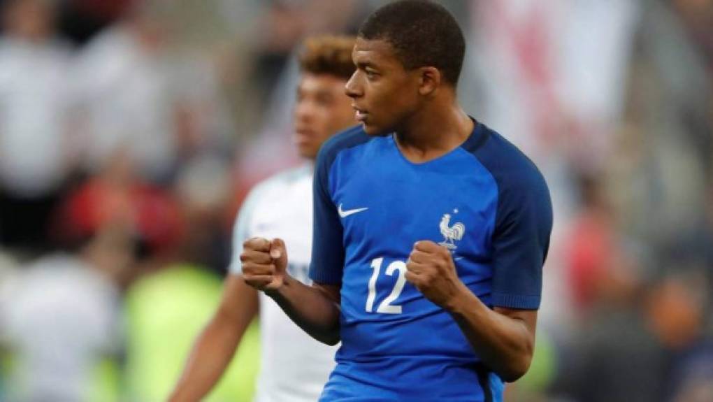 Trezeguet recomienda a Mbappé que se quede en Mónaco. El ex delantero de Francia y del Mónaco, entre otros muchos equipos, cree que el jugador pretendido por el Real Madrid es todavía muy joven para salir del equipo francés.