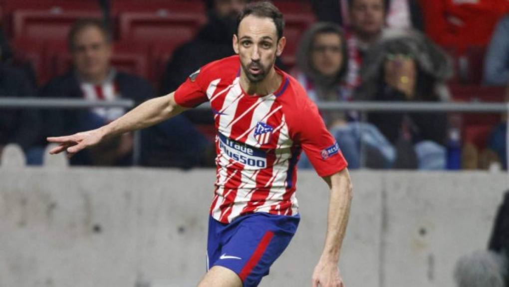 Juanfran Torres deja abierta su posible renovación por el Atlético de Madrid. El veterano lateral ha afirmado que por su parte 'no habrá ningún problema para renovar, aunque sólo mira por el bien del equipo'.