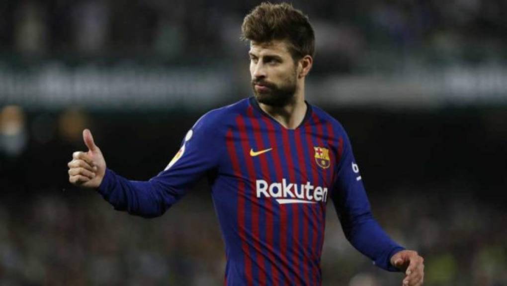 Gerard Piqué: Será uno de los centrales.