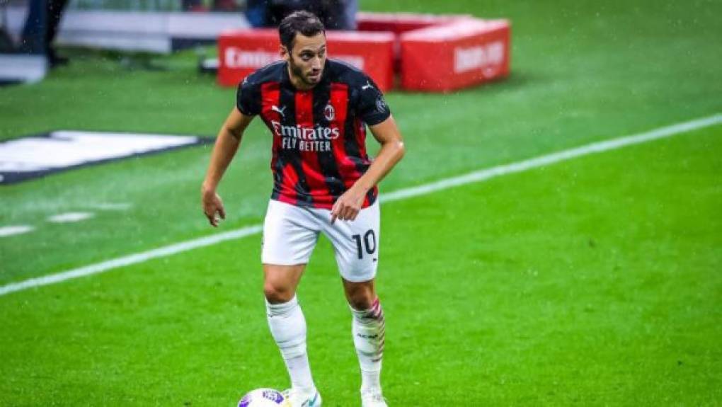 Hakan Calhanoglu: (Milan)