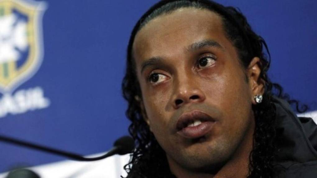 La prensa de Paraguay ha informado que algunos presos han comenzado a pelear por fichar a Ronaldinho para que el astro brasileño pueda disputar un torneo de fútbol que se realizará en la prisión.