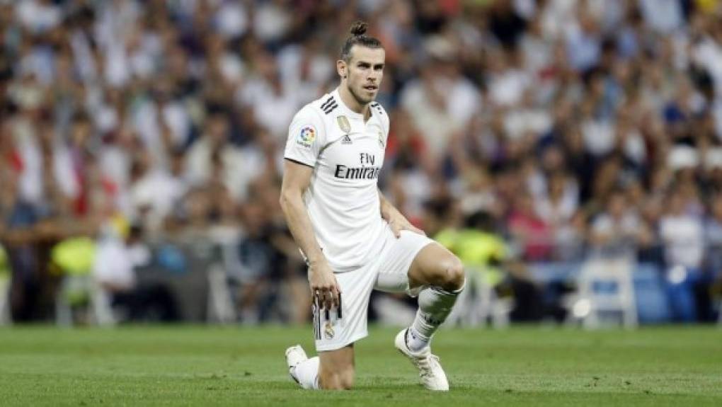 Gareth Bale: A mitad de semana no fue convocado por la Champions, pero está vez estaría de inicio ante Granada. Será uno de los delanteros del Real Madrid.