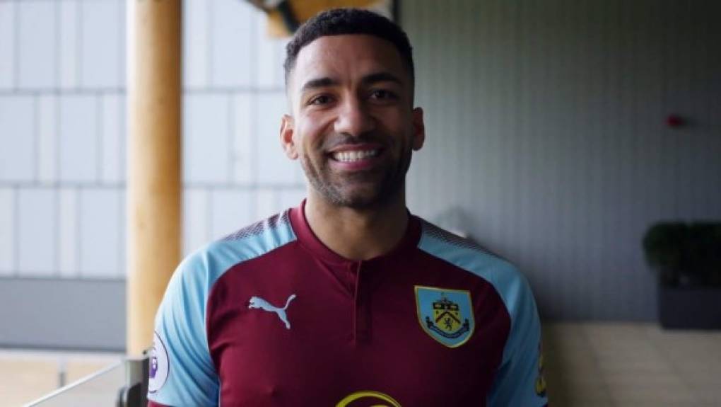 El Burnley ha hecho oficial el fichaje de Aaron Lennon, jugador que llega procedente del Everton y lucirá el dorsal número 25. El internacional se ha comprometido para los próximos dos años y medio.