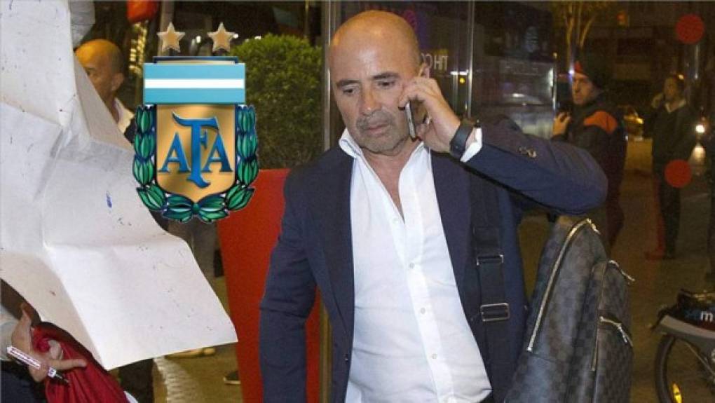 Finalmente, Jorge Sampaoli ha hablado sin tapujos de su inminente marcha a Argentina para dirigir a la Albiceleste. Todo está a expensas de una cosa: 'Tengo un contrato que lo va a resolver la AFA con el presidente del Sevilla. No estoy dejando al Sevilla por otro club, estoy dejando al Sevilla, si se da, por mi selección. Es un cambio vinculado con el corazón por mi país'.