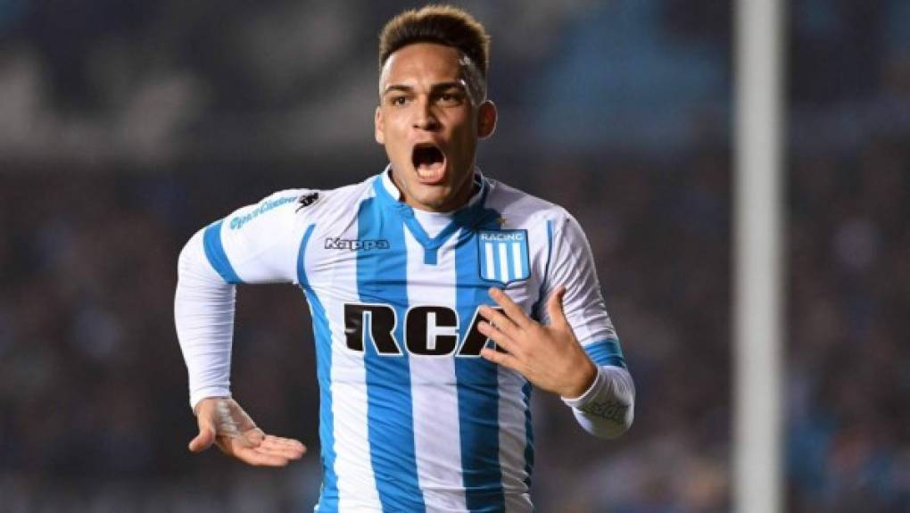 Lautaro Martínez se aleja del Atlético de Madrid, que habría visto rechazada su oferta (12 millones de euros) por el delantero del Racing de Avellaneda. En este sentido, el Inter de Milán, que también estaba interesado, está atento a la situación.