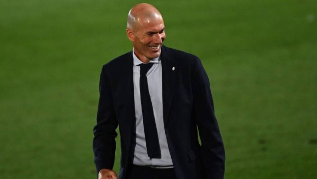 El diario Marca confirma que Zinedine Zidane seguirá siendo entrenador del Real Madrid la próxima temporada. Para Florentino Pérez, el entrenador francés es 'una bendición' para el club blando, así que no hay dudas de su continuidad en el banquillo.