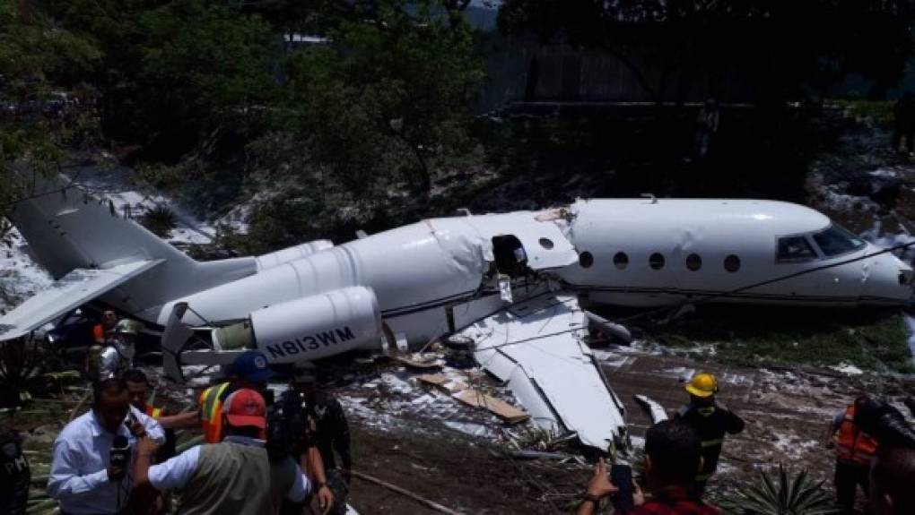 Al menos seis estadounidenses resultaron lesionados este martes al accidentarse un avión mientras aterrizaba en el aeropuerto de la capital hondureña.<br/>