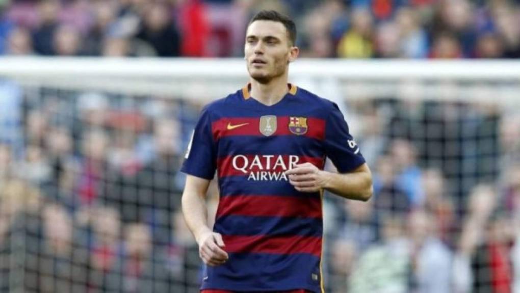 Thomas Vermaelen regresó al FC Barcelona este verano tras finalizar su cesión en la Roma, y lo hizo con la esperanza de ganarse un puesto en la plantilla del primer equipo, algo que finalmente no sucederá ya que Ernesto Valverde le ha comunicado al jugador que no entra en sus planes de cara a la próxima temporada. Uno de los equipos de mayor interés han mostrado en las últimas horas para hacerse con el belga es el Anderlecht, que estaría dispuesto a hacerse con el jugador en propiedad, aunque por el momento se desconoce la cantidad que estaría dispuesto a ofrecer para conseguir el traspaso.