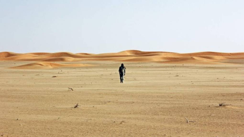 RUBI AL-JALI, ARABIA.<br/>Esta región es considerada el desierto de arena ininterrumpido más largo del mundo. Cubre la tercera parte de la península arábiga y alcanza una temperatura media de 56°C. ¡Con razón nadie ha podido cruzarlo a pie!'.