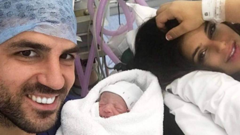 Semaan tiene tres hijos con Fábregas. Leonardo, su bebé de 4 meses fue presentado en Instagram por el jugador.
