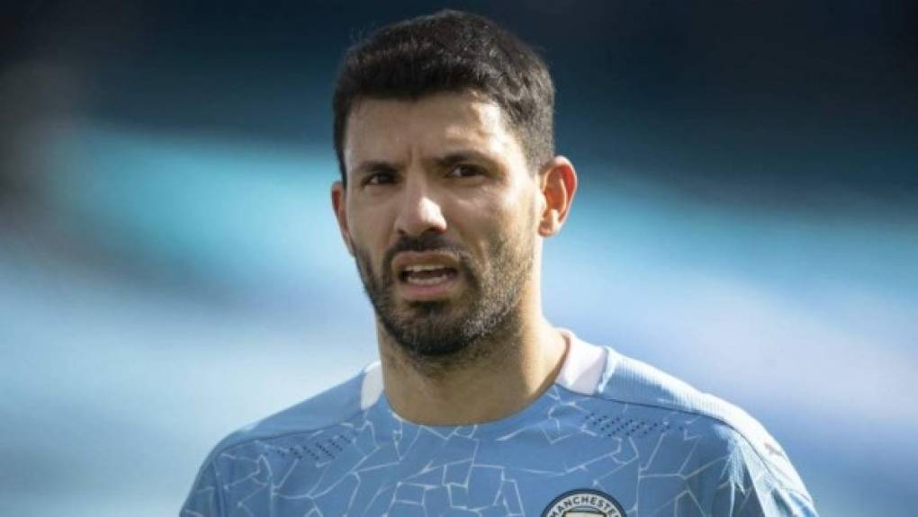 Sergio Agüero: El delantero argentino del Manchester City sería otro fichaje de Laporta si llega a ganar las elecciones del Barcelona. El atacante sería el fichaje que intentaría convencer a Messi de permanecer en el club.