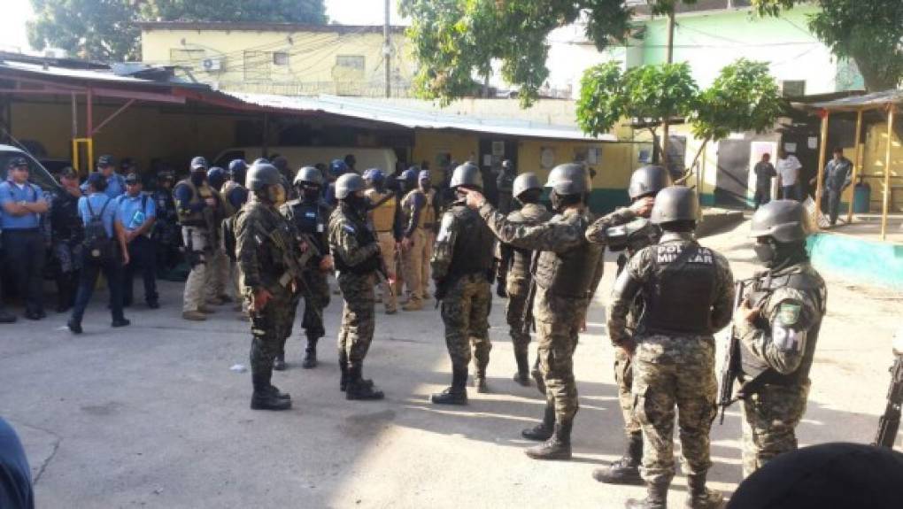 El operativo de la Fuerza de Seguridad Interinstitucional Nacional (Fusina) inició a las 6:00 de la mañana en busca de drogas y armas.
