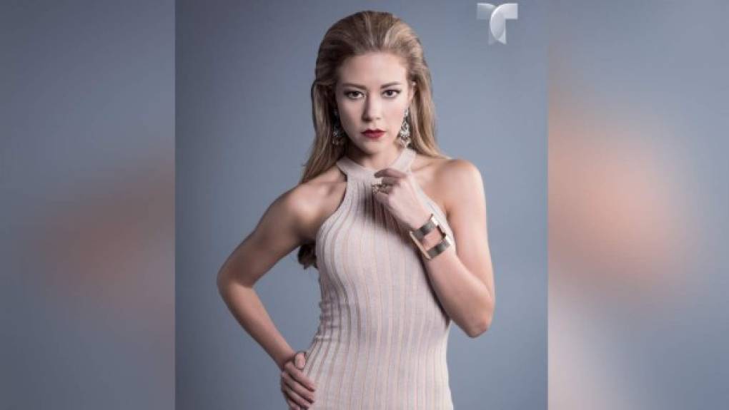 En la vida de la hermosa actriz mexicana Fernanda Castillo, quien interpretó al personaje Mónica Robles de la éxitosa serie de Telemundo 'El Señor de los Cielos', no todo ha sido color de rosa. <br/><br/>Desde niña ha tenido que librar batallas que le han hecho forjar el carácter y la valentía que ahora tiene, aunque sus fanáticos no lo crean.<br/><br/><br/><br/>